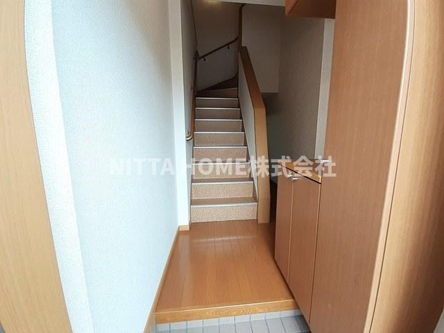 フロレスタ　Ⅱの玄関|十分なスペースの玄関です♪