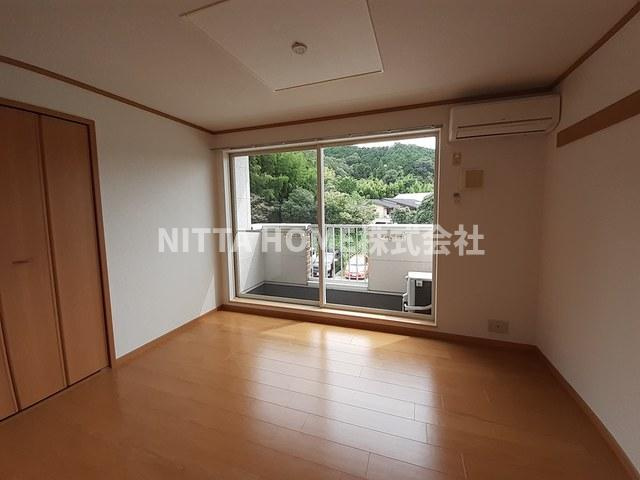 フロレスタ　Ⅱの洋室|洋室は６帖２部屋に４．５帖が１部屋の３ＬＤＫ◎