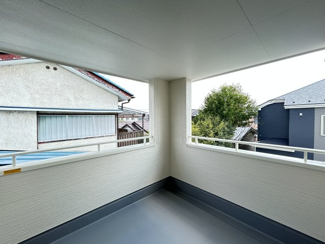 【LiveleGarden】宇都宮今宮 第5 全3邸の洋室|〇3号棟　2階6.5帖洋室〇
ひとり時間を楽しむのにちょうどいいサイズ感のお部屋です。2階ならではの眺望も毎日の暮らしに彩りを添えてくれます。

