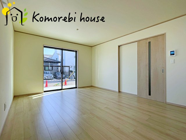 さいたま市北区吉野町2丁目192番11　新築一戸建て　Eの居間・リビング|ご家族の帰りがリビングから確認できます♪
家具の配置はどういたしましょう？？