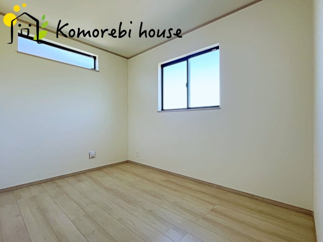 さいたま市北区吉野町2丁目192番11　新築一戸建て　Eの子供部屋|4.62帖の洋室はお子様にいかがでしょうか。
高さのある窓から光が入り込みます♪
