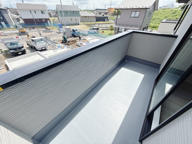 【LIGARE】宇都宮西原町 2期 全4邸のバルコニー|〇2号棟　バルコニー〇
バルコニーからの眺望です。程よくお隣と距離がありますので、プライバシーも保てます。
※2025年8月撮影