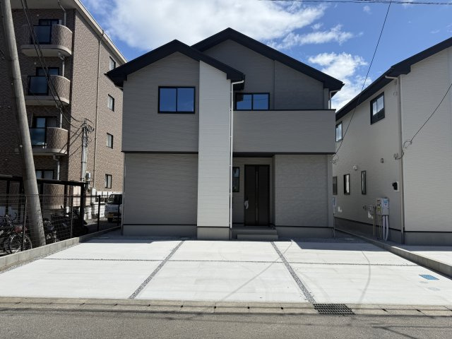 【LIGARE】宇都宮西原町 2期 全4邸の外観|〇2号棟〇
将来、リビングに間仕切り壁を設置すれば玄関とリビングの二方から出入り可能な洋室に♪2階4部屋プランです。
※2025年8月撮影