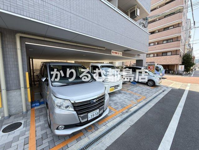 GRATIA GARDENの駐車場
