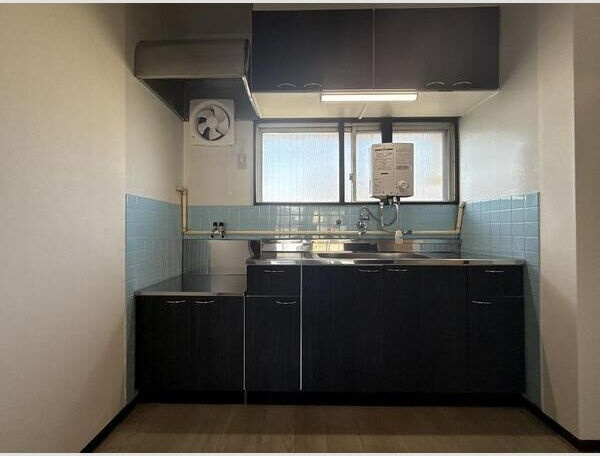 服部コーポのキッチン|きれいなキッチンです