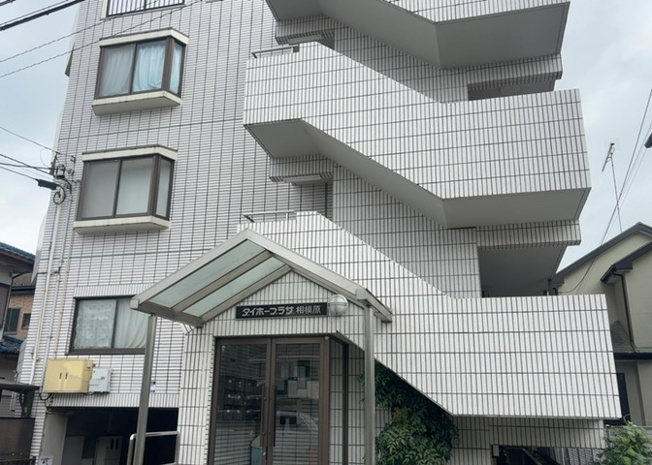 【現況写真】 | ダイホ―プラザ相模原 | 道幅が広い場所は日当たりや風通が良好です。幅が広いのですれ違いも可能ですし大きな車でも駐車可能！一方で、大型車が通ることも多くなるため交通量の増加により騒音に繋がります。また土地の値段が高くなります。