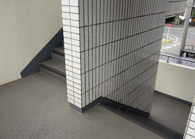 【内装】 | ダイホ―プラザ相模原 | 共有部分は、住民なら誰もが使える設備のこと。例えば駐車場やエレベーター、インターネット設備、セキュリティ設備などがあります。他にも、マンションの廊下・外部階段やエントランス・ゴミ置き場などがあります。