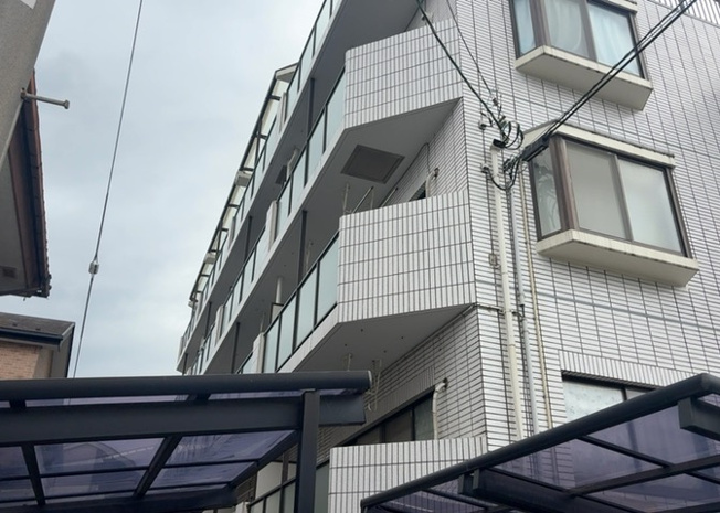 【バルコニー】 | ダイホ―プラザ相模原 | 一般的なバルコニーは、奥行1.5ｍ程ですが、ワイルドバルコニーは2ｍまで広がっています。そのため洗濯物の間隔をあけ干すことができ、乾きやすいというメリットや、ガーデニングが楽しめる等の特徴があります。