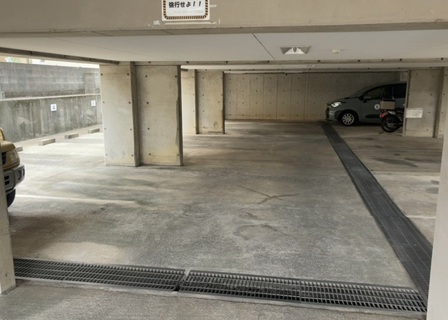 【駐車場】 | ダイホ―プラザ相模原 | 駐車場と明記されていても、最小スペースでつくられた駐車場だと大型車は駐車できなかったり、出入りしにくくなったりする可能性があります。お車のサイズと購入したい物件の駐車場のサイズを現地で確認しましょう。