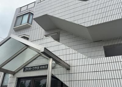 【中庭】 | ダイホ―プラザ相模原 | 中庭（パティオ）とは、一つの建築物の内部に設けられた、壁などで囲われている庭のことを指します。コの字型、ロの字型が主流ですが、L字型の中庭もあります。最近では、インテリア性の高さからも人気があります。