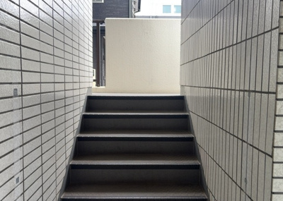 【その他共用部分】 | ダイホ―プラザ相模原 | 共用部分は、一棟の建物に住む区分所有者全員が共同で所有するとし、共用部分の管理、補修などは、区分所有者で形成される管理組合が行います。個人の判断で勝手に変更することはできませんので覚えておきましょう。
