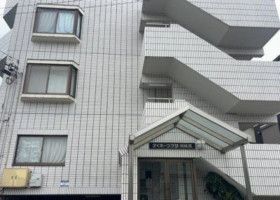【現況写真】 | ダイホ―プラザ相模原 | 道幅が広い場所は日当たりや風通が良好です。幅が広いのですれ違いも可能ですし大きな車でも駐車可能！一方で、大型車が通ることも多くなるため交通量の増加により騒音に繋がります。また土地の値段が高くなります。