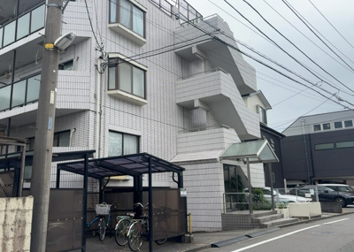 【外観】 | ダイホ―プラザ相模原 | 外観はマンション管理がされているかの目安になります。築年数が古いと、壁面は劣化してひび割れが生じることも！建物が古びていても細かいところが修繕されていると、きちんと管理されているなぁと感じるでしょう。