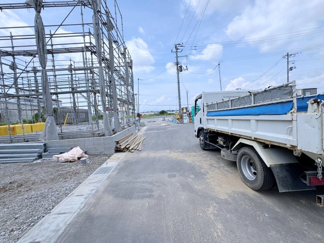 新築戸建・建売　郡山市富久山町福原字大師前　CRADLE　GARDEN　全8棟の前面道路含む現地写真|車通りが少なく静かな住宅街に立地♪前面道路も穏やかな雰囲気でゆったりとした暮らしができます♪