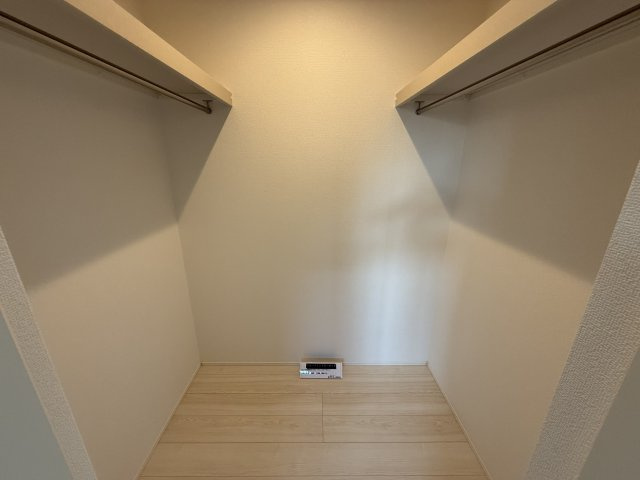グラファーレ前橋市南町４期　新築戸建ての収納|２階洋室1収納です。ウォークインクローゼットです