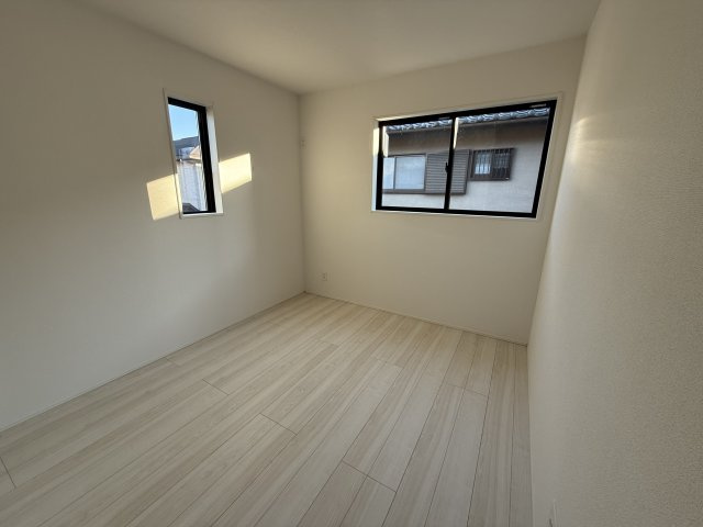 グラファーレ前橋市南町４期　新築戸建ての和室|4.5帖和室です。和室があれば、来客や子供用のスペースとして活躍します