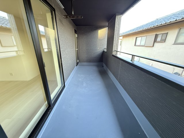 グラファーレ前橋市南町４期　新築戸建てのバルコニー|南面バルコニーなので洗濯物がすぐに乾きますよ！