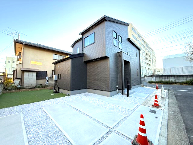 グラファーレ前橋市南町４期　新築戸建ての外観|北西角地で60坪超え。ゆとりある敷地に34.94坪新築住宅が登場！
おしゃれな外観に仕上がっています。１棟限定！おススメです。