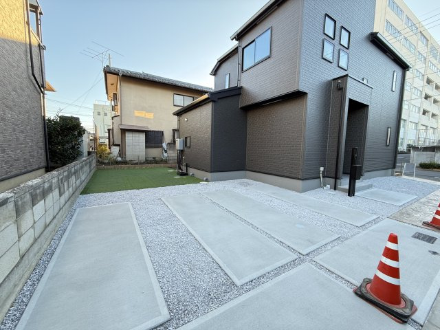 グラファーレ前橋市南町４期　新築戸建ての駐車場|駐車場もキレイに仕上がっています２台以上駐車可能です。