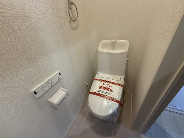 グラファーレ前橋市南町４期　新築戸建てのトイレ|2階トイレです。清潔感のある白を基調としています。