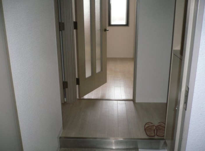 レックビルの玄関