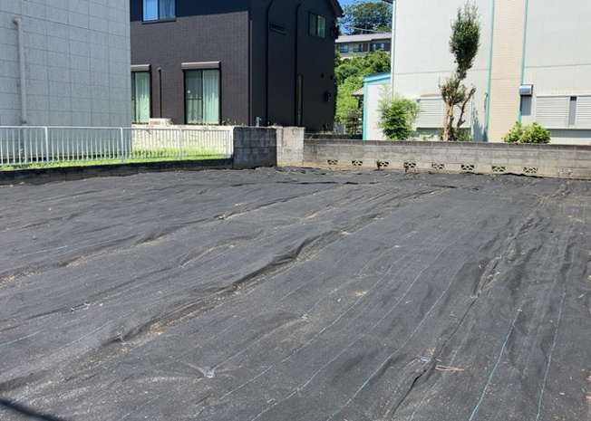 【外観】 | 土地の形が極端に長細かったり、狭小地、あるいは道路との高低差がある傾斜地だった場合、後々売ろうとしても買い手がつかない場合もあります。後々、売却することになった時に価値の下がらない土地を選びましょう。