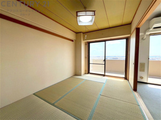 創造性や成長を促す遊びの空間を提供。学習や趣味に集中できる環境を整えます。個別のプライベートスペースは自己表現と自立心を育み、心地よい睡眠環境を整えリラックスできる場所を提供。