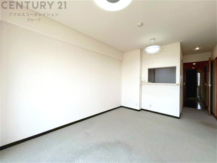 リビングダイニングは家族や友人とのコミュニケーションを楽しむ場所でくつろぎながら食事や会話を楽しめ、多目的に利用できリラックスできる空間です。家庭内の中心として機能し、快適な生活をサポートします。