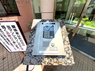 エントランスにはオートロックが完備しておりセキュリティ面良し。
