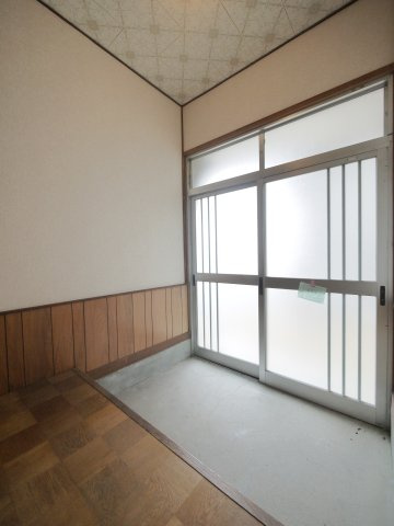 高柳西町貸家の玄関