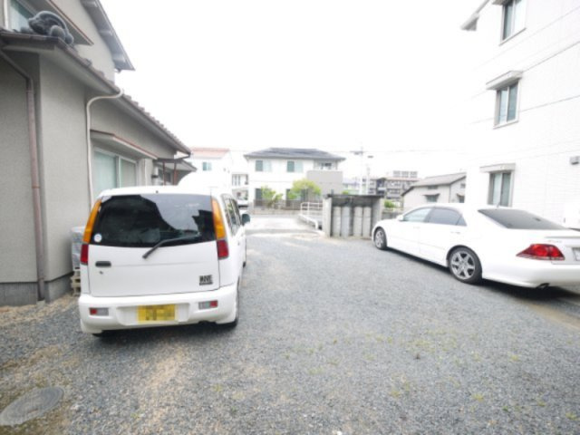 高柳西町貸家の駐車場