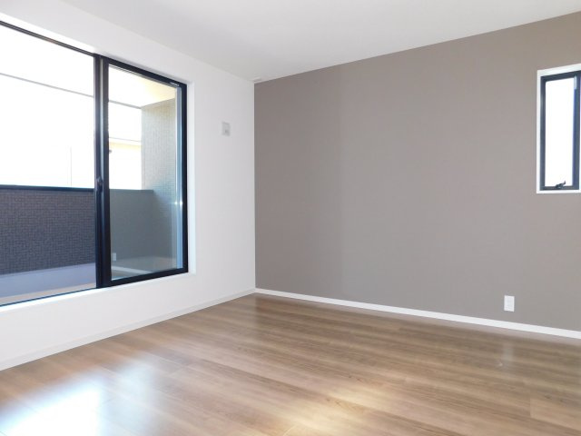 稲沢市平和町西光坊宮西の新築一戸建の洋室|◇２階洋室◇　　南面で明るい洋室７．０帖　ウォークインクローゼット完備！　バルコニー付き♪