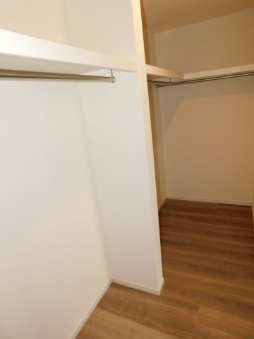 稲沢市平和町西光坊宮西の新築一戸建の収納|◇大容量ウォークインクローゼット◇　　大きな荷物もしっかり収納できます♪