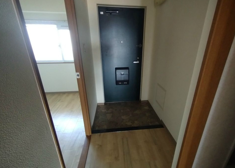 オスプリー塩屋の玄関