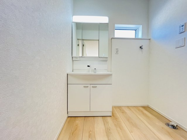 刈谷市小垣江町鴻田2-3、2-5、7-7『仲介手数料無料』新築戸建て　の独立洗面台