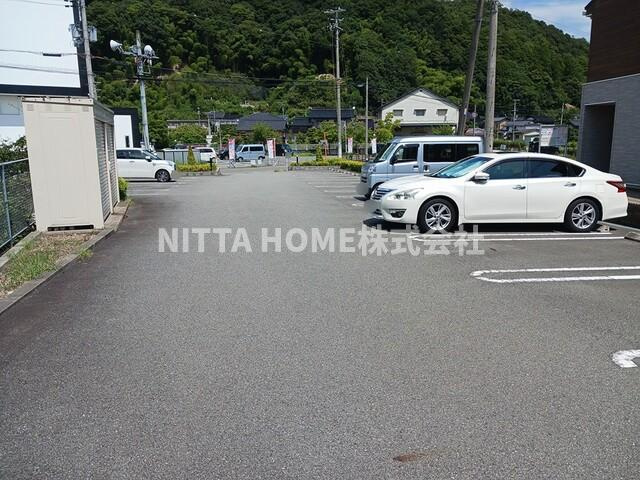 サンリット梶原Ⅱの駐車場|敷地内に駐車場も完備★