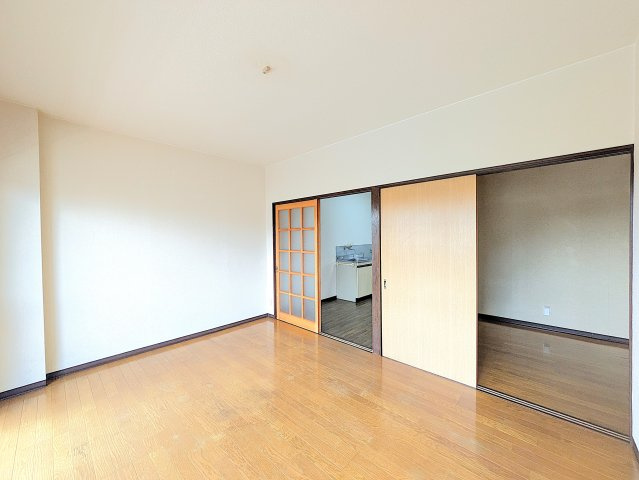 レ・ジュメル Ａの居間・リビング