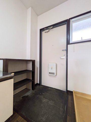 レ・ジュメル Ａの玄関