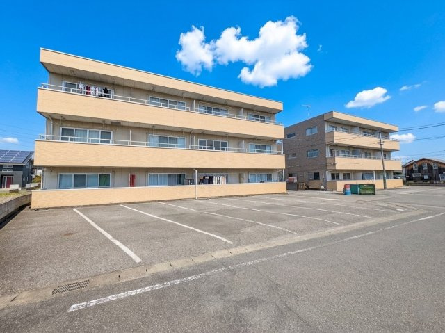 レ・ジュメル Ａの駐車場