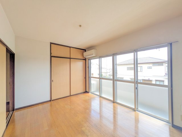 レ・ジュメル Ａの居間・リビング