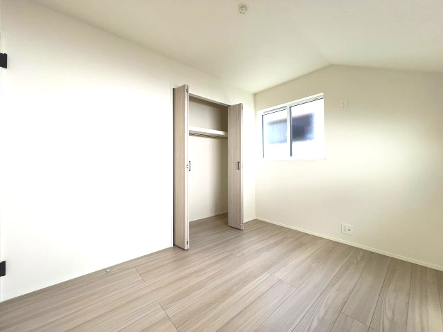 あきる野市野辺　新築戸建全5棟の洋室|【洋室1】収納スペース