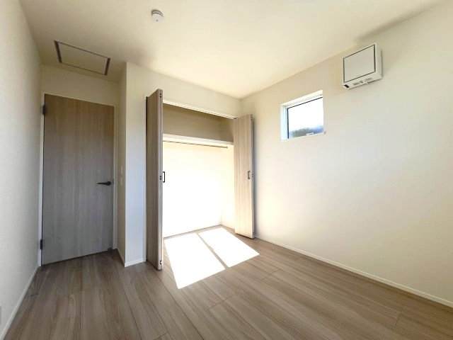 あきる野市野辺　新築戸建全5棟の洋室|【洋室3】収納スペース