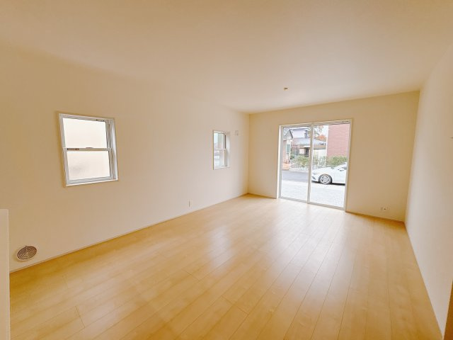 【LiveleGarden】宇都宮市瑞穂 第3 全2邸の居間・リビング|〇LDK16帖〇
室内にいても、たっぷりの陽光と爽やかな風を感じて頂ける、開放感あふれるリビングです。 ご家族と穏やかに過ごす、心地の良い時間が流れます。
※2025年11月撮影