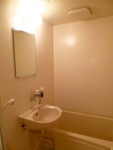 レオパレスＪの浴室|落ち着いた空間のお風呂です