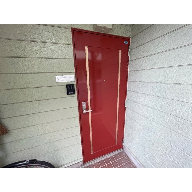 ブラウン第2の玄関|収納もある玄関です