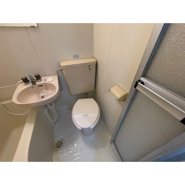 ブラウン第2のトイレ|ゆったりとした空間のトイレです