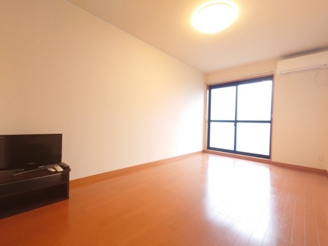 レオパレスｓｋｙの居間・リビング|ゆったり過ごせる居間です