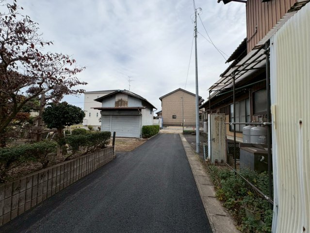 リーブルガーデン　各務原市蘇原東島町2丁目第2　全2区画分譲の前面道路含む現地写真|「現地（2025年11月11日）撮影」　
■前面道路　
■ヤマダ不動産　株式会社リライフ