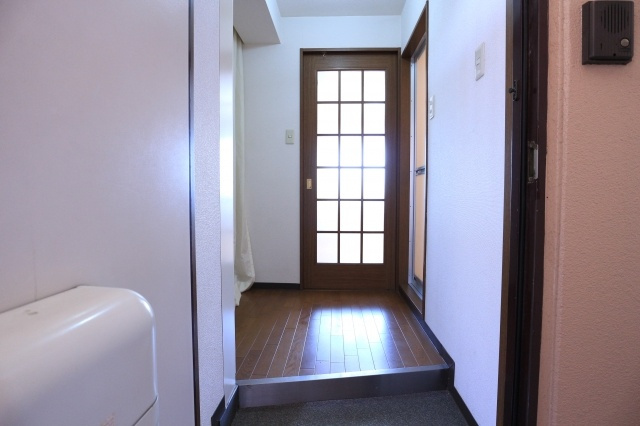 千代が丘マンションの玄関