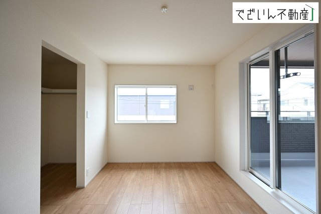 【洋室】 | blooming garden深谷市東方　新築住宅 | センスが求められるプライベート空間だからこそ、自分の個性を飾るにふさわしい癒しと寛ぎの空間を演出します。
現地(2025年10月撮影)